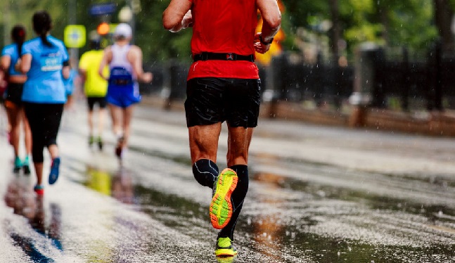 Benefits and drawbacks of running in the rain